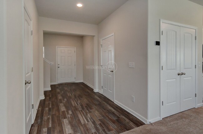 Building Photo - Inviting 3BR/2.5BTH Residence Nestled At T...