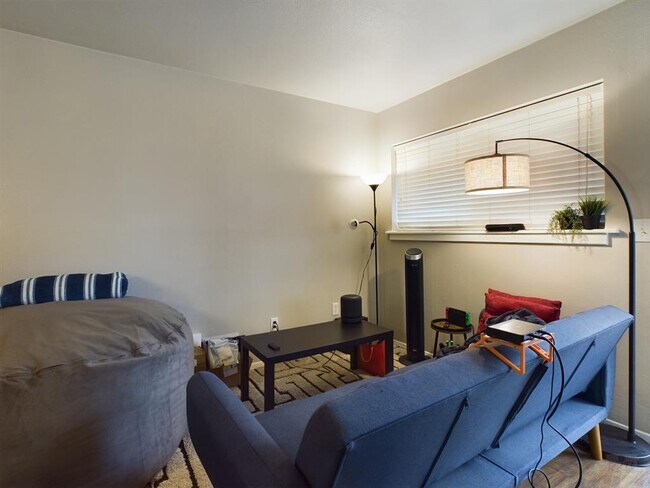 Building Photo - 304 E 33rd St