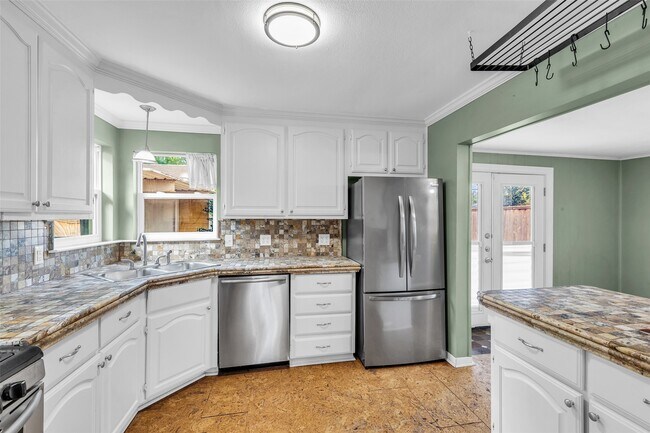 Building Photo - 4303 Piney Woods Dr