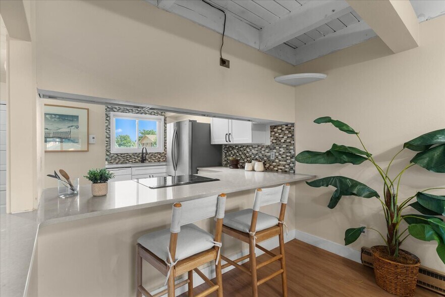 Building Photo - 1736 Palm Dr