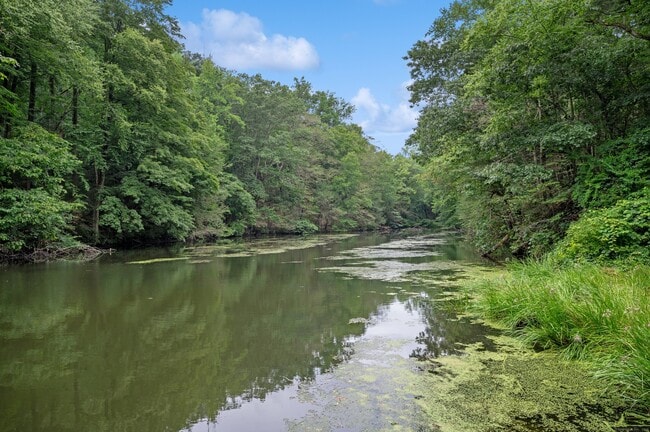 Building Photo - 9 Sherwood Ave