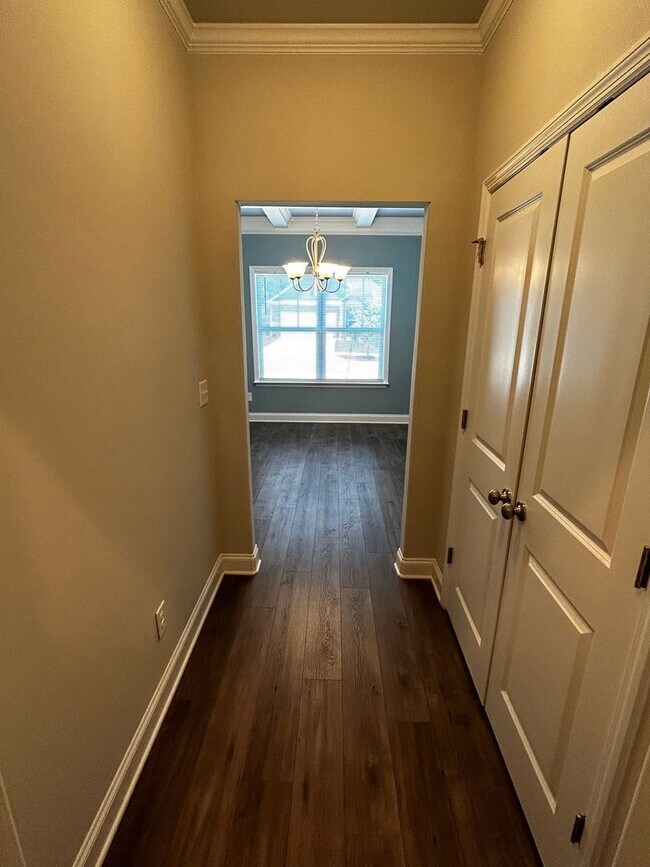 Building Photo - 1935 Preservation Cir