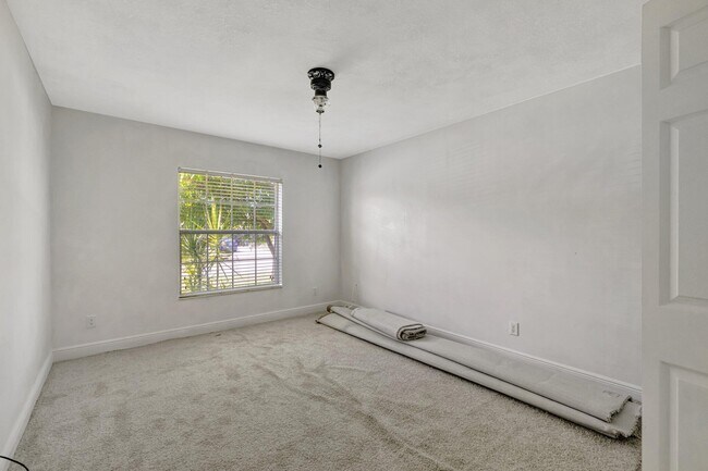 Building Photo - 1701 SW Penrose Ave