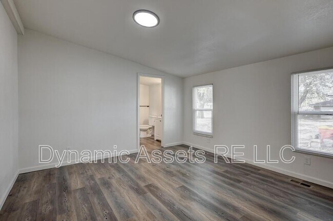 Building Photo - 705 N Cayuga St