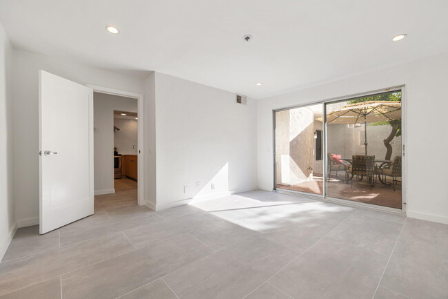 Building Photo - 280 S Avenida Caballeros