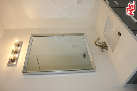 Building Photo - 713 Vernon Ave