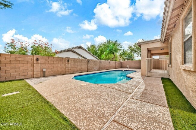 Building Photo - 7859 W Redbird Rd