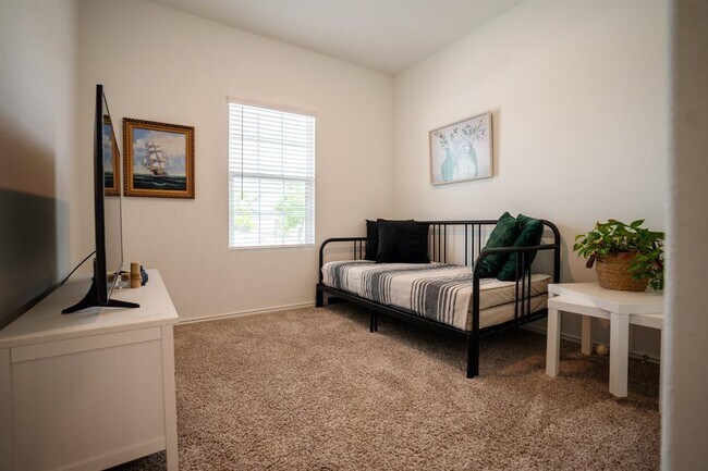 Building Photo - 208 Prairie Dog Town Dr