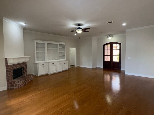 Building Photo - For Rent in Brandon School District!