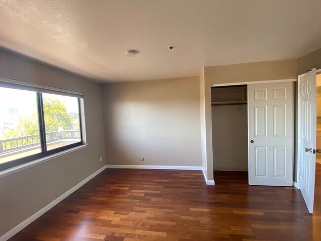 Building Photo - Amazing Cleveland Heights, 1 Block East of Lake Merritt with views of the lake