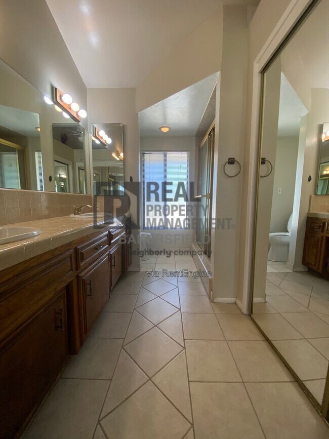 Building Photo - 7708 Okanagan Ct