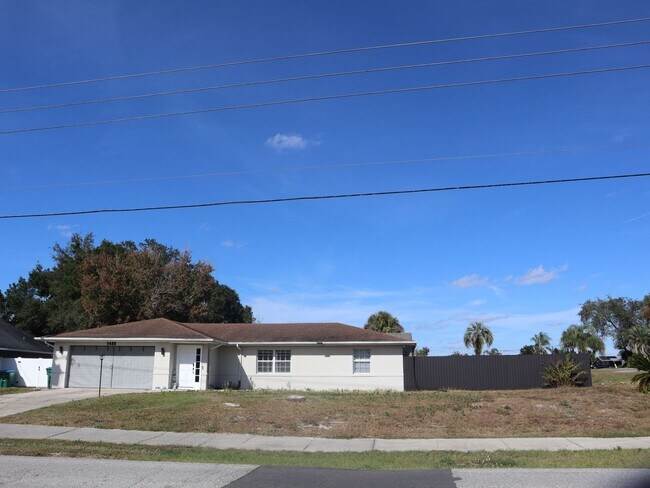 Building Photo - 4 BEDROOM 2 Bath  Pool Home!  Call Carole Arcaro 386-216-4900 Deltona Lakes Realty