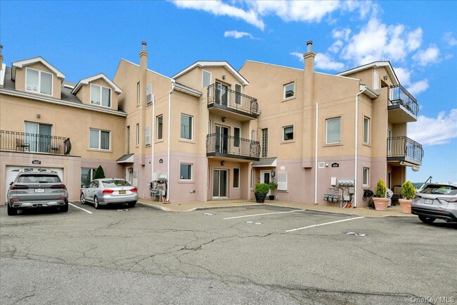 Building Photo - 1424 Outlook Ave