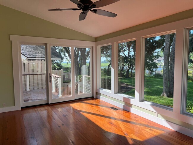 Building Photo - Gorgeous Marsh Views in Moss Creek!