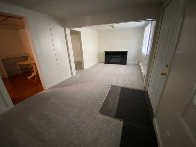 Building Photo - 118 7th St