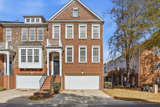 Building Photo - STUNNING TOWNHOME-AVAILABLE FOR IMMEDIATE ...