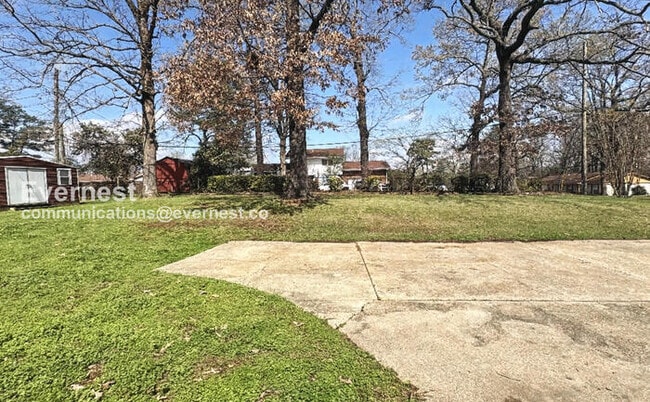 Building Photo - 2 Bed, 2 Bath Home with Garage / Pet-Friendly / Vouchers Accepted / Available Now!