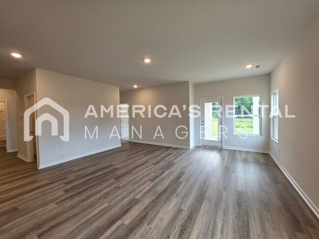 Building Photo - 1329 Eidson St