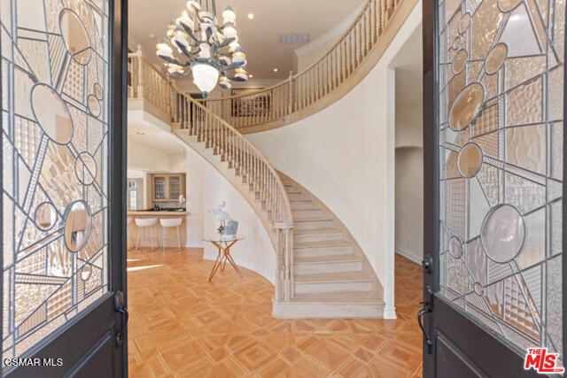 Building Photo - 4440 Hayvenhurst Ave