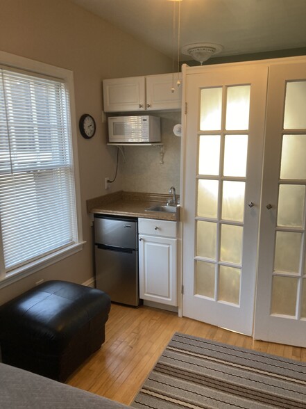 Kitchenette no stove only microwave small frig - 46 Noyes St