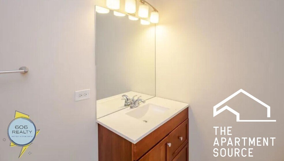 Building Photo - 3347 N Clark St