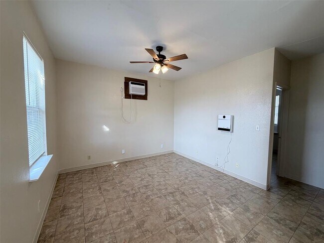 Building Photo - 251 Zimmerman Ave