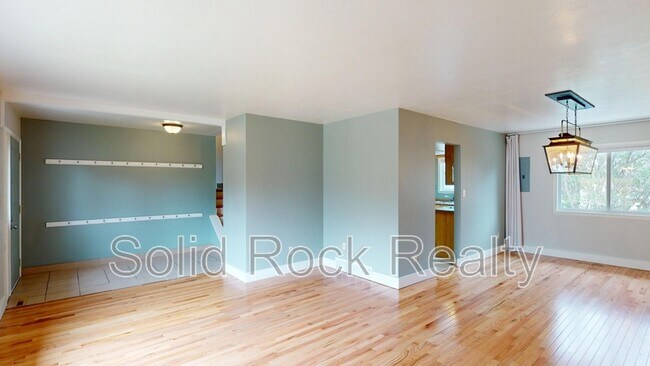 Building Photo - 535 Silver Spring Cir