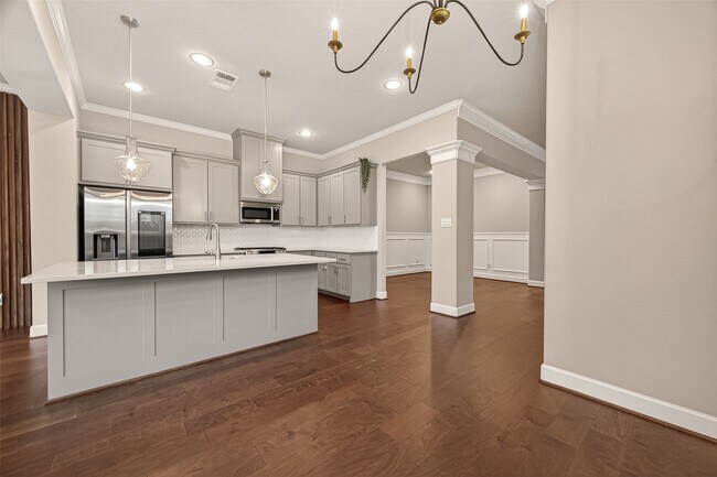 Building Photo - 4413 Schuler St