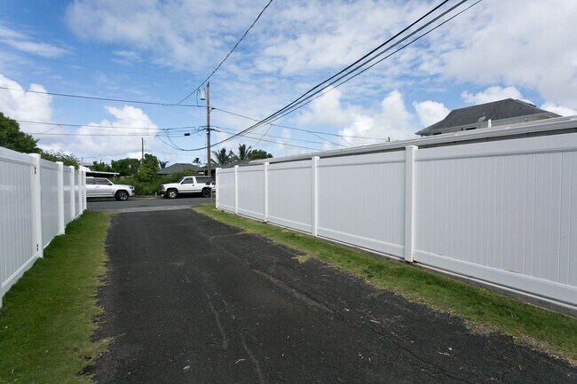 Building Photo - Kailua Pet Friendly - 3 bedroom, 1 bathroom
