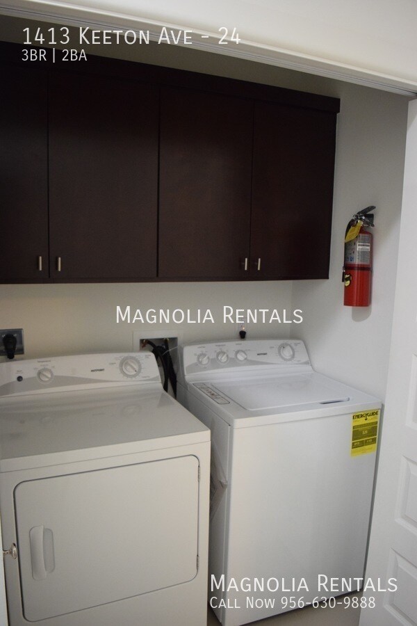 Building Photo - Las Jollas Condominiums II