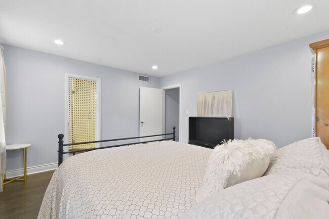 Building Photo - 3123 Deal St