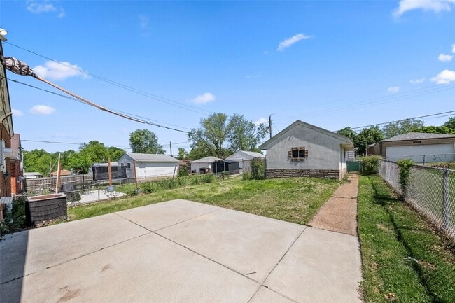 Building Photo - 3735 Koeln Ave