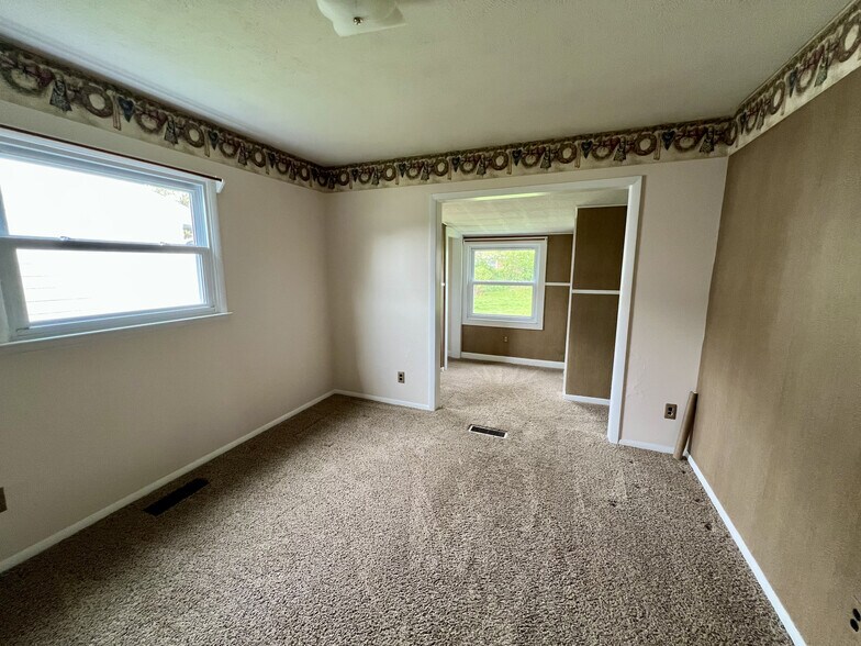 Master Bedroom - 1201 Hollyview Dr