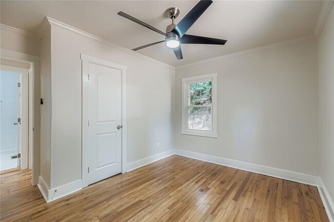 Building Photo - 1191 Beechview Dr SE