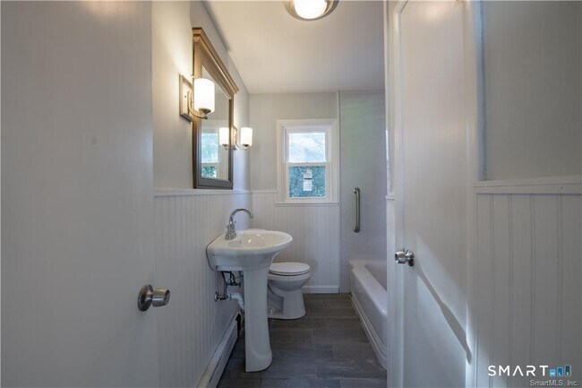 Building Photo - 927 Birmingham St