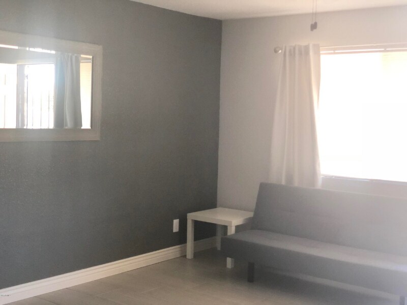 Building Photo - 700 W University Dr