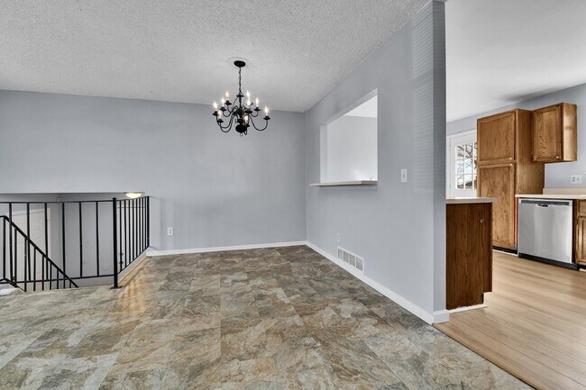 Building Photo - $2,540.95 with $300 off the first month's Rent- 4 Bedroom, 1.5 Bath, Single Family Home in Aurora...