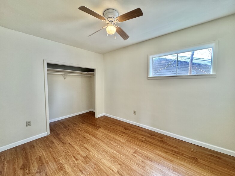 Building Photo - 1027 Saint Clair Ave