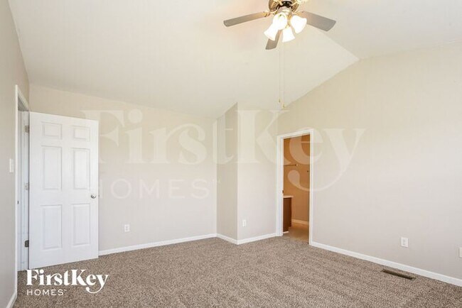 Building Photo - 935 Kitner Ave