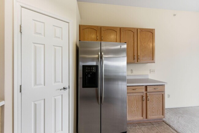 Building Photo - 323 Skyview Ct