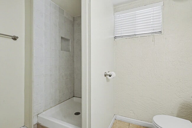 Building Photo - 1731 Auburn Dr