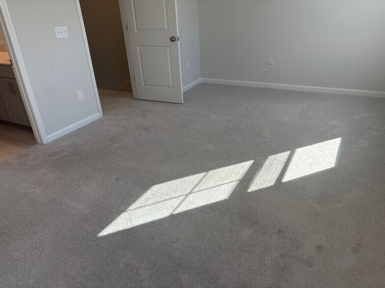 Building Photo - Room in Townhome on Hemlock Cone Wy