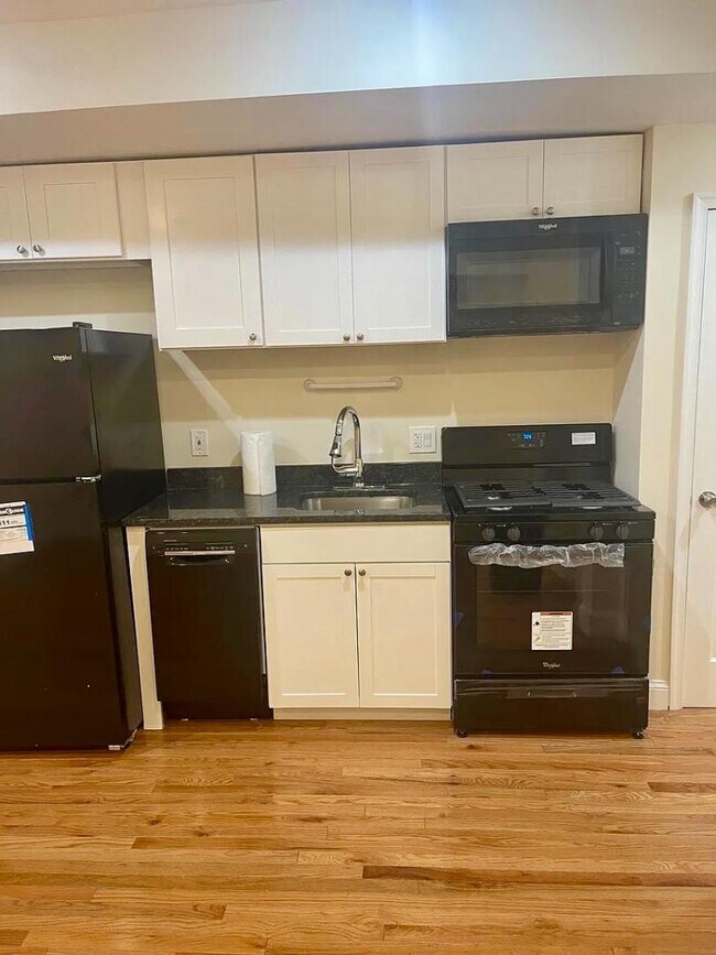 Building Photo - 1141 Owen Pl NE