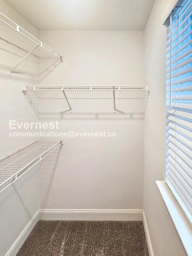 Building Photo - 809 Goswell Dr