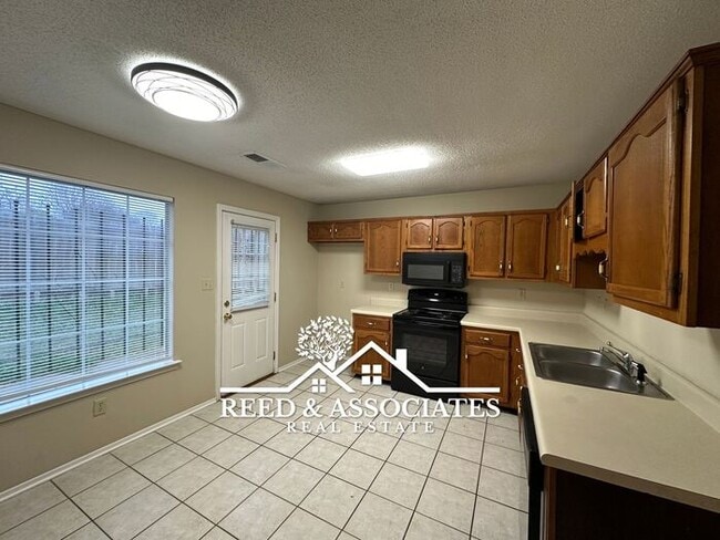 Building Photo - 3 Bedroom w/ fenced yard in Raleigh