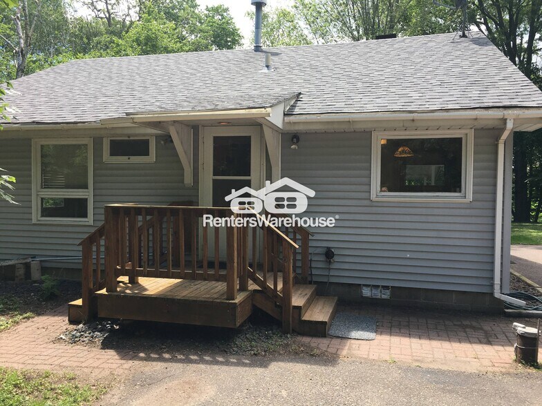 Building Photo - 1137 Birchwood Ln