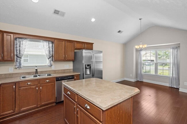 Building Photo - 1075 Campbell Ave