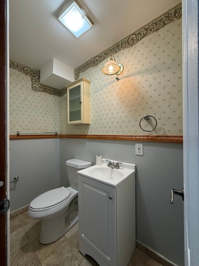 Building Photo - 2353 Blue Heron Dr