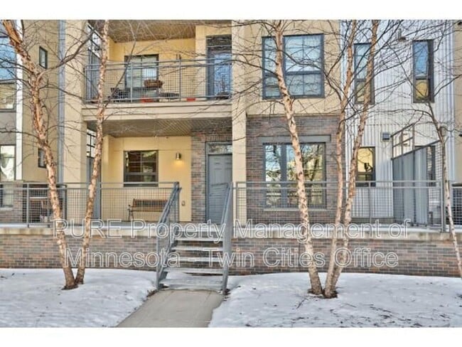 Building Photo - 2565 Franklin Ave