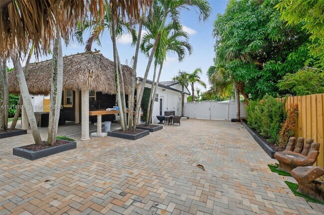 Building Photo - 465 NW 153rd St